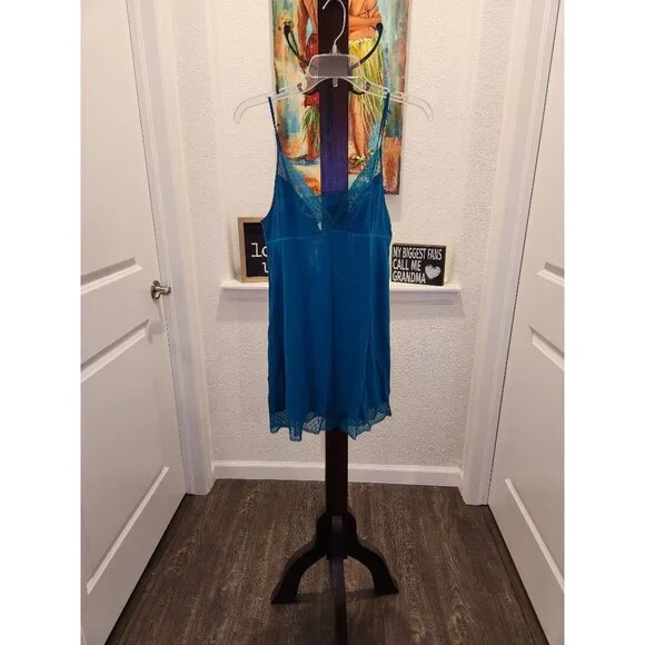 *NEW* Victoria Secret Nighty - Picture 1 of 5